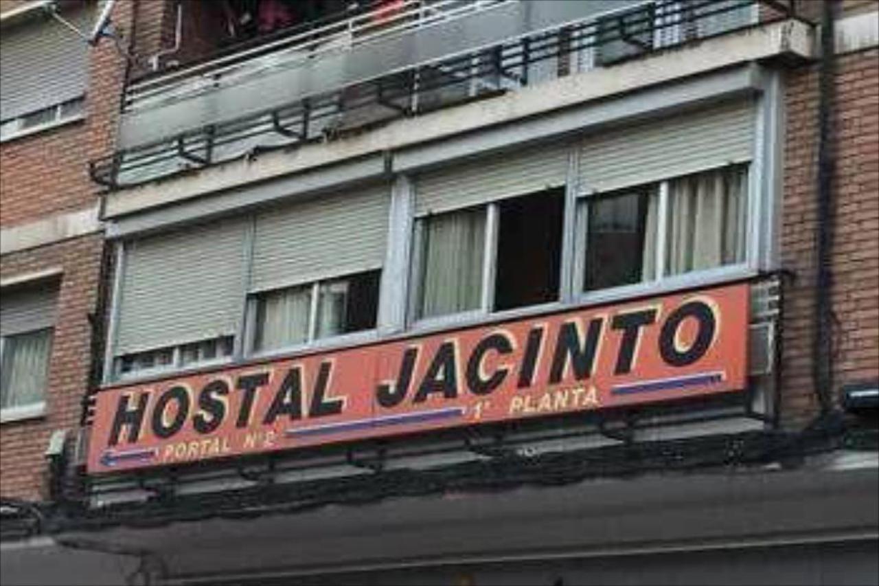 Hostal Jacinto อัลกาลาเดเอนาเรส ภายนอก รูปภาพ