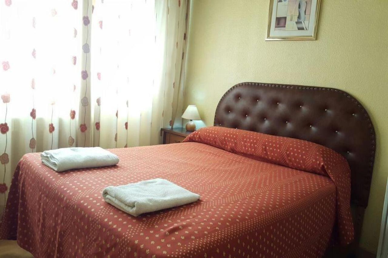 Hostal Jacinto อัลกาลาเดเอนาเรส ภายนอก รูปภาพ