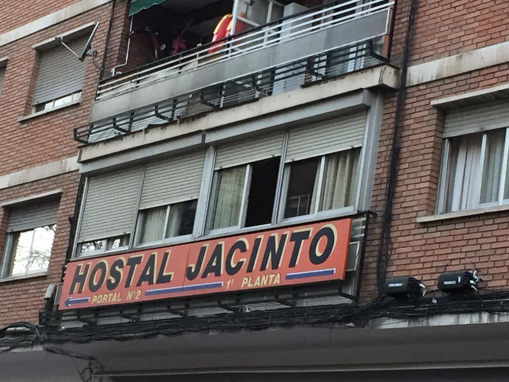 Hostal Jacinto อัลกาลาเดเอนาเรส ภายนอก รูปภาพ