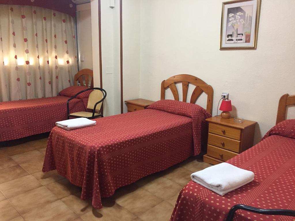 Hostal Jacinto อัลกาลาเดเอนาเรส ภายนอก รูปภาพ