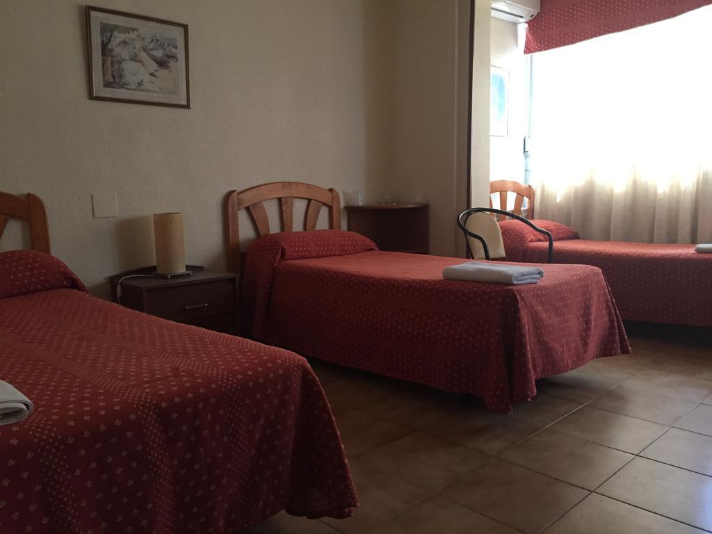 Hostal Jacinto อัลกาลาเดเอนาเรส ภายนอก รูปภาพ