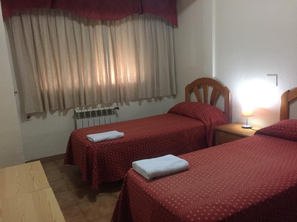 Hostal Jacinto อัลกาลาเดเอนาเรส ภายนอก รูปภาพ